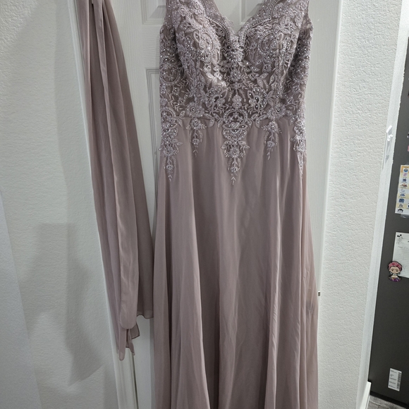 Cachet Dresses & Skirts - Cachet Lavender Lace Maxi Dress